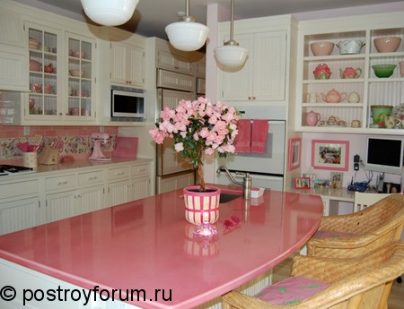 кухня дизайн розовая