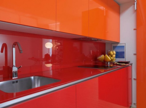 Яркий дизайн кухни 9 кв м