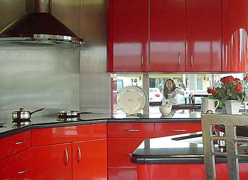 дизайн кухни в красном цвете