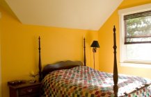 Дизайн спальни в оранжевых тонах